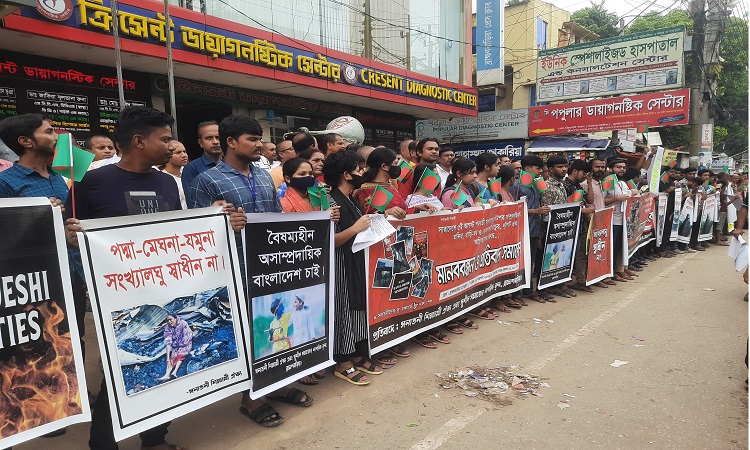 মন্দির ও বাড়িঘরে হামলার প্রতিবাদে ব্রাহ্মণবাড়িয়ায় মানববন্ধন ও সমাবেশ