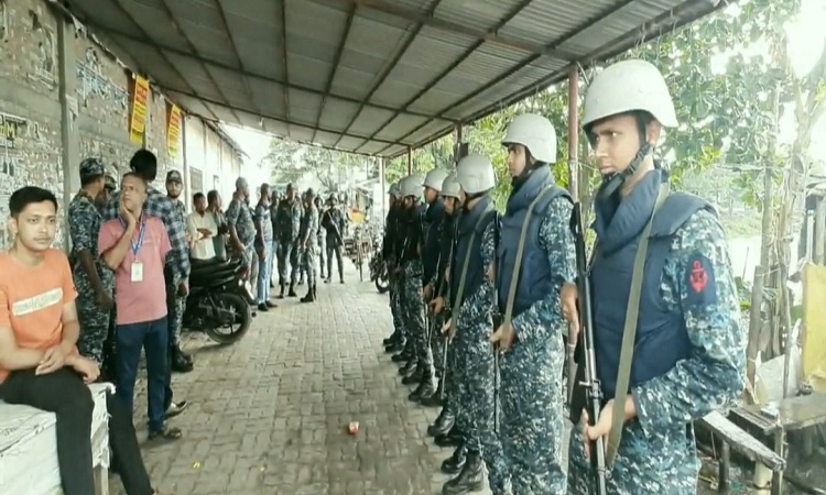 মোংলা পুলিশের কার্যক্রম শুরু, সহায়তা করছে নৌবাহিনী