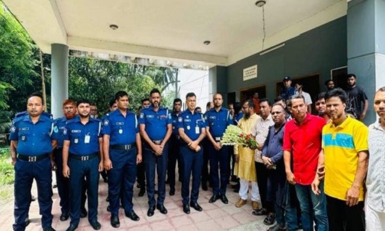 গোপালগঞ্জে কাজে যোগ দিয়েছে পুলিশ
