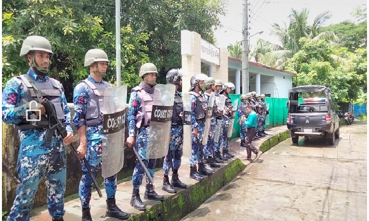 মোংলায় স্থাপনা ও সর্বসাধারণের জানমাল রক্ষায় তৎপর কোস্ট গার্ড