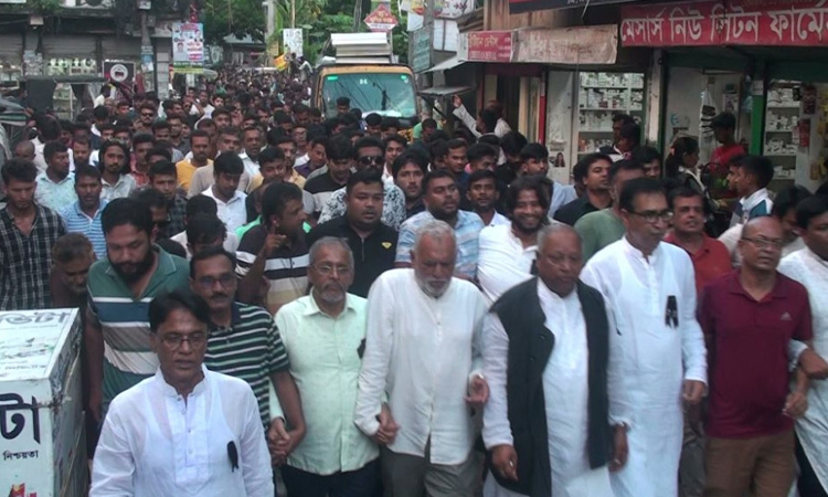 শেখ হাসিনার বিরুদ্ধে ষড়যন্ত্রমূলক মামলা দেয়ায় গোপালগঞ্জে বিক্ষোভ