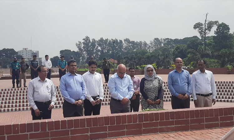 স্মৃতিসৌধে মুক্তিযুদ্ধবিষয়ক উপদেষ্টার শ্রদ্ধা