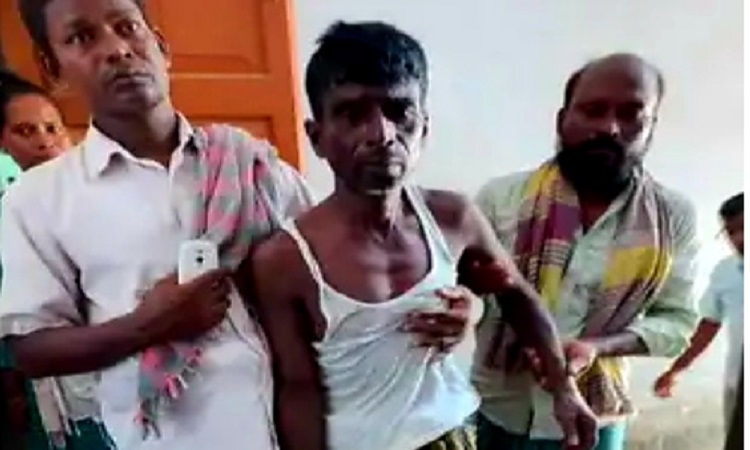 গোদাগাড়ীতে আদিবাসীকে মেরে রক্তাক্ত করে জমি দখলের চেষ্টা
