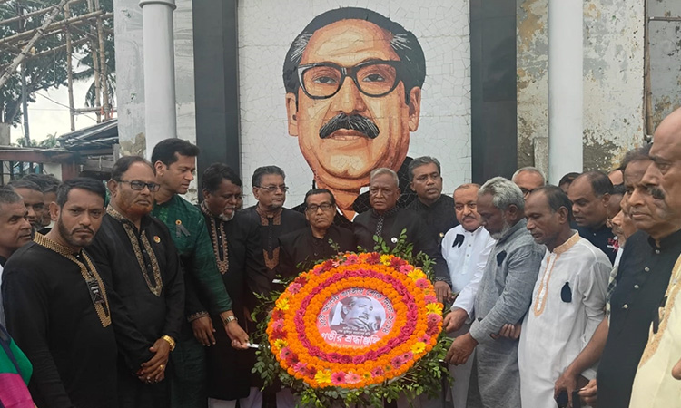 গোপালগঞ্জের কোটালীপাড়ায় বঙ্গবন্ধুর প্রতিকৃতিতে শ্রদ্ধা