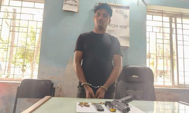 ফেনী থানার লুট হওয়া অস্ত্রসহ যুবক গ্রেফতার