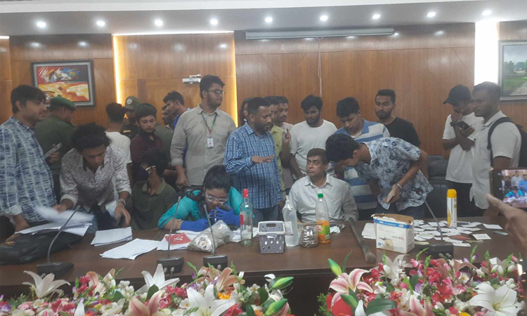 ঢামেকে দুর্নীতি ও অনিয়মের অভিযোগে দুই ওয়ার্ড মাস্টারসহ আটক ৫
