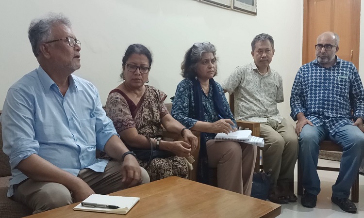 পঞ্চগড়ে মানবাধিকার সংগঠনের আহমদিয়া সম্প্রদায়ের ক্ষতিগ্রস্ত বাড়িঘর পরিদর্শন