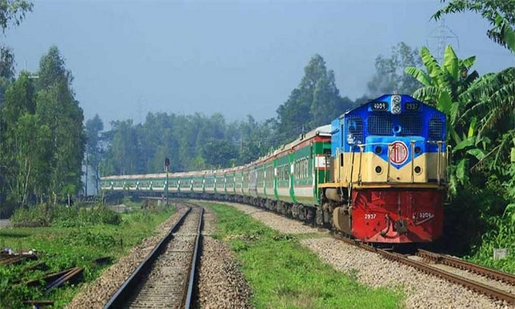 সাত ঘণ্টা পর ঢাকার সঙ্গে উত্তরবঙ্গের ট্রেন চলাচল স্বাভাবিক