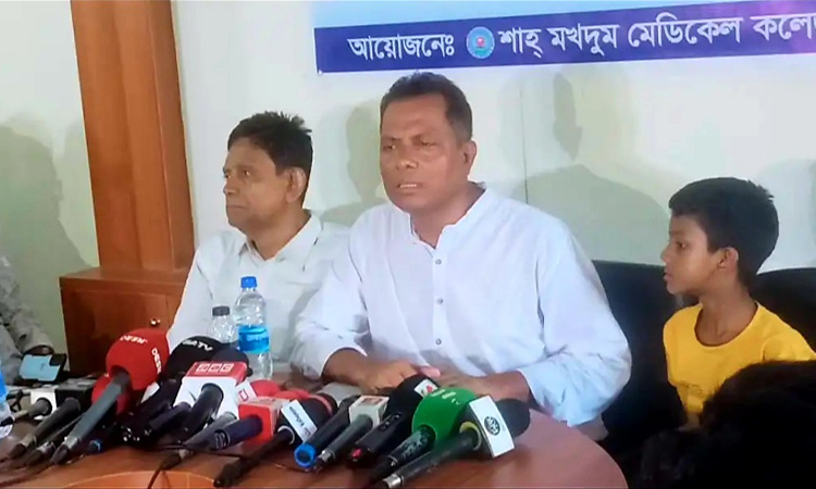 যারা শাহ্ মখদুম মেডিকেল কলেজ হাসপাতালের ক্ষতি করেছে তাদের বিচার দাবি