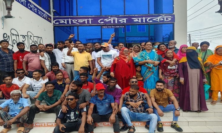 মোংলায় পৌর মেয়র-কাউন্সিলরদের অপসারণ দাবিতে অবস্থান কর্মসূচি ও বিক্ষোভ