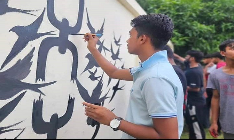 শালিখায় দেয়ালে দেয়ালে শিক্ষার্থীদের গ্রাফিতি