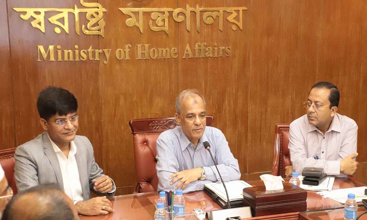 ইচ্ছাকৃত ভুল করলে ব্যবস্থা নেওয়া হবে: স্বরাষ্ট্র উপদেষ্টা