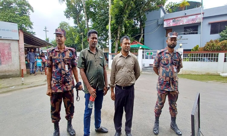 ভারতে পালানোর সময় প্রজন্মলীগের দুই নেতা আটক