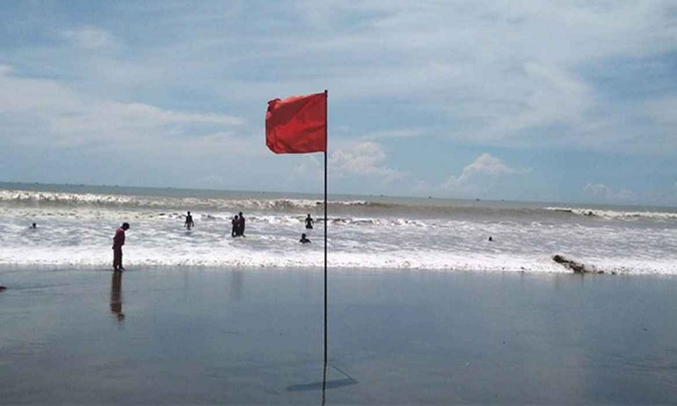 চার সমুদ্রবন্দরে ৩ নম্বর সতর্কতা সংকেত