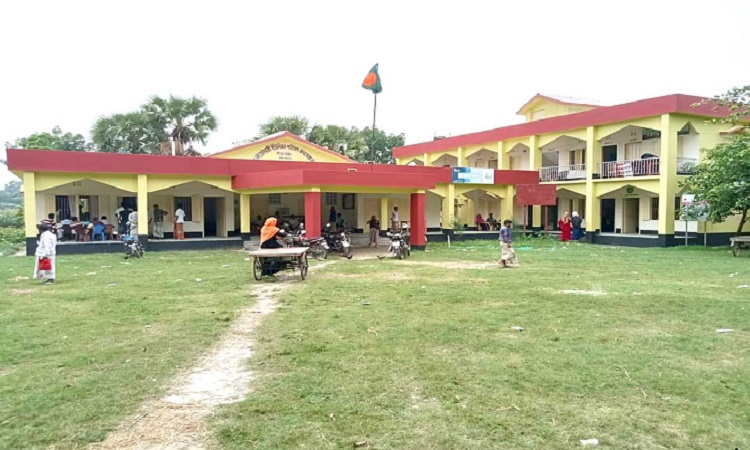 জনপ্রতিনিধিরা আত্মগোপনে, ব্যাহত সেবা