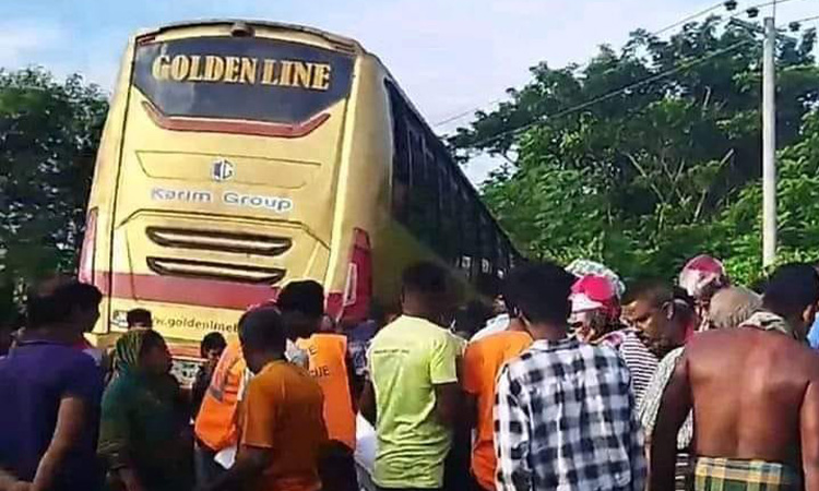 কুষ্টিয়ায় ট্রাক-বাসের মুখোমুখি সংঘর্ষে নিহত ১, আহত ৪