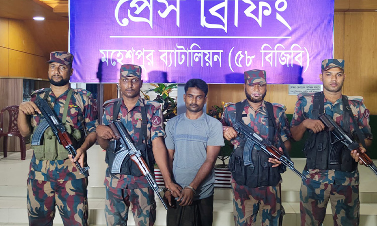 জেল পলাতক আসামি ভারতে পালানোর সময় বিজিবির হাতে আটক