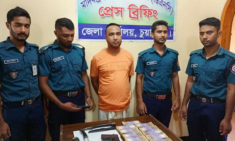চুয়াডাঙ্গায় মাদক উদ্ধার করতে গিয়ে মিললো অস্ত্র-গুলি-টাকা