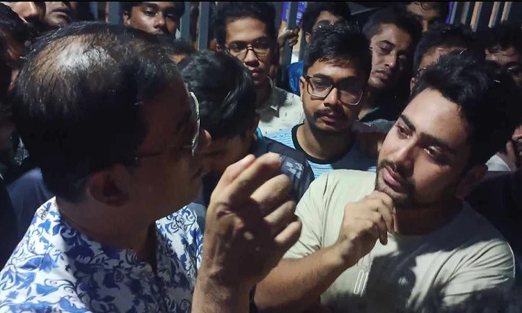 ৫ দাবি বাস্তবায়নে বিআইডব্লিউটিএ কার্যালয়ে তথ্য উপদেষ্টা নাহিদ