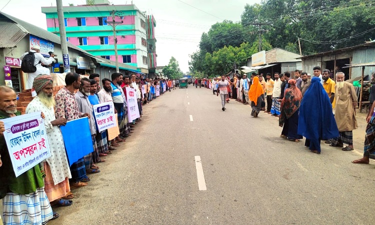 সরিষাবাড়ীতে ইউপি চেয়ারম্যানের অপসারণ ও শাস্তির দাবিতে মানববন্ধন