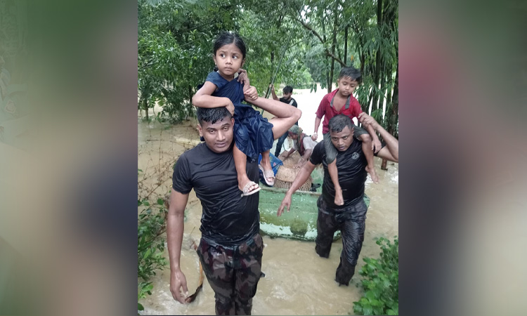 বন্যায় ক্ষতিগ্রস্ত অসহায় মানুষের পাশে বিজিবি