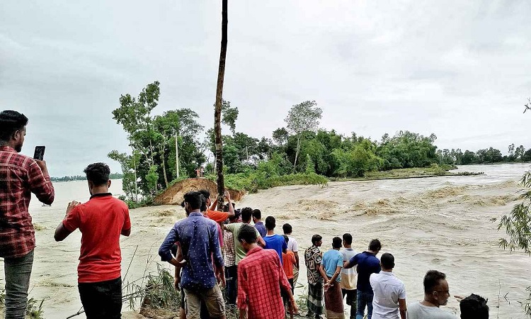 ১২ জেলার মানুষ পানিবন্দি, ৮ জনের মৃত্যু