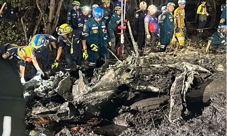 থাইল্যান্ডে ৯ আরোহী নিয়ে বিমান বিধ্বস্ত, কারো বেঁচে না থাকার আশঙ্কা