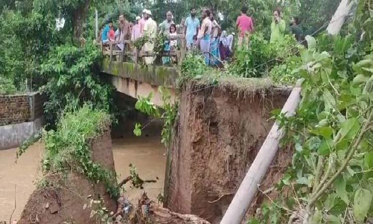সেতু ধসে আখাউড়া-কসবা যোগাযোগ বন্ধ