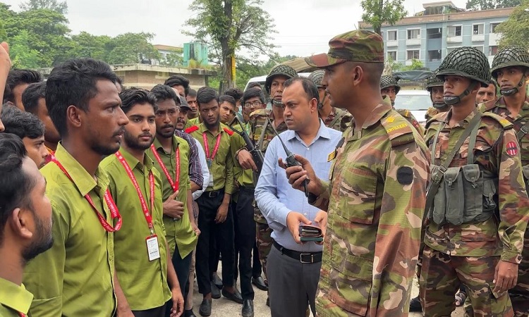 নার্সিং কলেজের অধ্যক্ষের বিরুদ্ধে বিক্ষোভ, পরিস্থিতি নিয়ন্ত্রণে সেনাবাহিনী