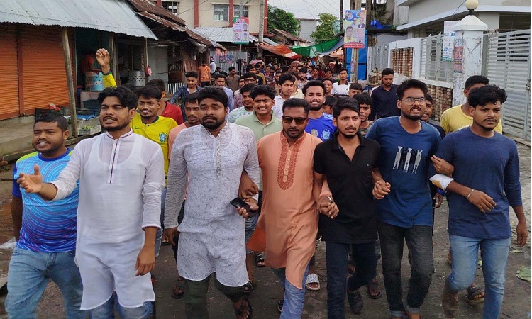ইন্দুরকানীতে ভারতীয় আগ্রাসনের প্রতিবাদে ছাত্রদলের বিক্ষোভ মিছিল