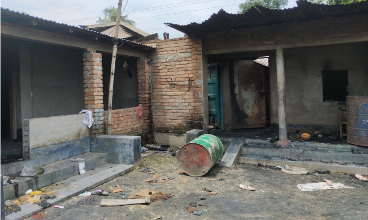 স্বেচ্ছাসেবক দলের নেতা খুন : ২০ আসামির বাড়িতে তাণ্ডব