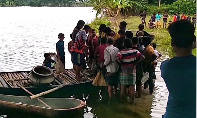 কোটচাঁদপুরে বাওড় থেকে মাছ লুটের অভিযোগ