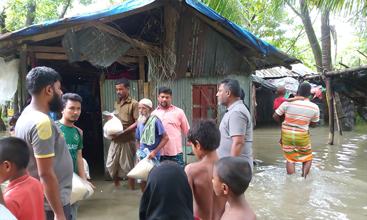 লক্ষ্মীপুরে ভারী বর্ষণে জলাবদ্ধতা, ৬ লাখ মানুষ পানিবন্দি
