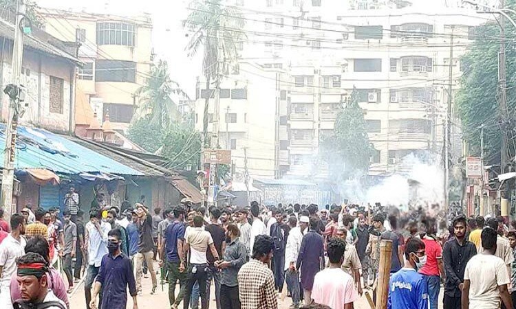 চট্টগ্রামে সাবেক শিক্ষামন্ত্রী ও ৪ এমপিসহ ৩৫১ জনের নামে মামলা