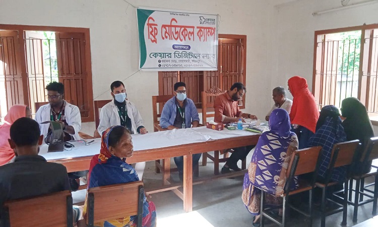 বোয়ালমারীতে কেয়ার ডিজিটাল ল্যাবের ফ্রি মেডিকেল ক্যাম্প অনুষ্ঠিত