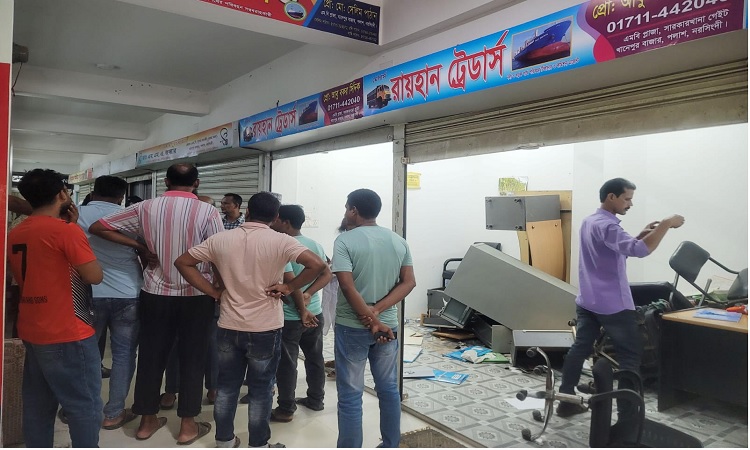 পরিবহন ব্যবসায়ীর প্রতিষ্ঠানে হামলা, ২৫ লাখ টাকা লুটের অভিযোগ