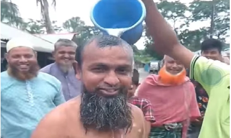 স্ত্রীর সঙ্গে বিচ্ছেদ, স্বামীর আনন্দে দুধ দিয়ে গোসল