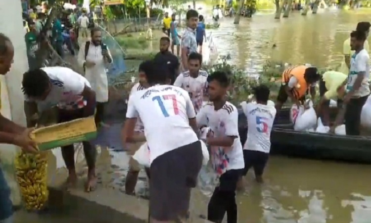 ব্রাহ্মণবাড়িয়ায় বন্যা কবলিত এলাকায় বিএনপির ত্রাণ বিতরণ