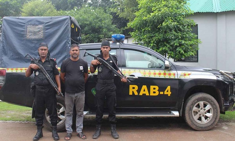সাভারে ফেনসিডিলসহ গ্রেফতার ৩