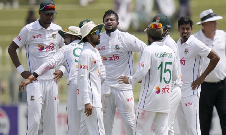 নিয়ম ভাঙায় সাকিবের জরিমানা, কাটা হলো বাংলাদেশ দলের পয়েন্টও