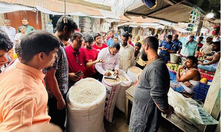 বেশি দামে খাবার বিক্রি, ব্রাহ্মণবাড়িয়ায় ৩ ব্যবসায়ীকে জরিমানা