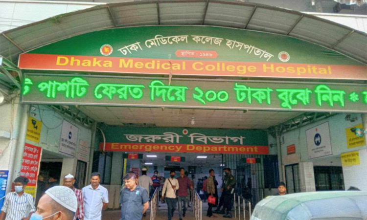 রাজধানীর ৩০০ ফিটে মোটরবাইক নিয়ন্ত্রণ হারিয়ে চালকের মৃত্যু