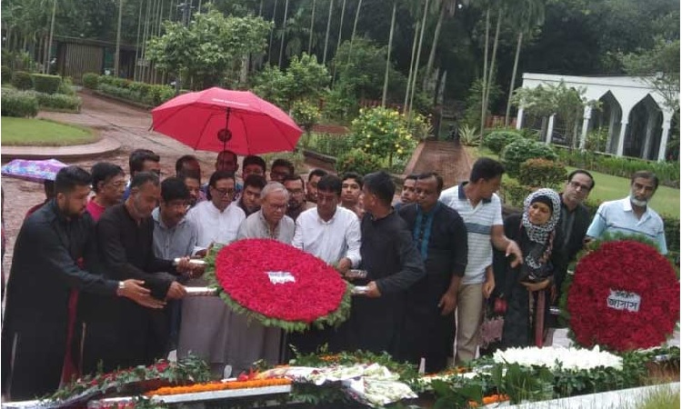 ফুলেল শ্রদ্ধায় জাতীয় কবিকে স্মরণ