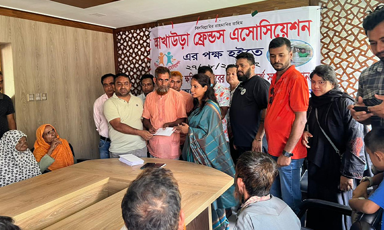 আখাউড়ায় আর্থিক সহায়তা পেলেন বন্যায় ক্ষতিগ্রস্তরা