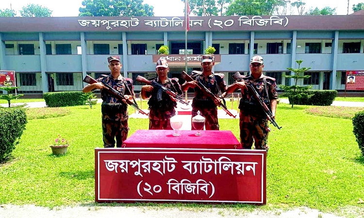 বিরামপুর সীমান্তে সাড়ে তিন কেজি সাপের বিষ আটক