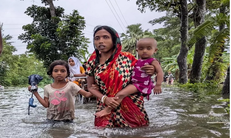বাংলাদেশে চলমান বন্যায় ঝুঁকিতে ২০ লাখ শিশু : ইউনিসেফ