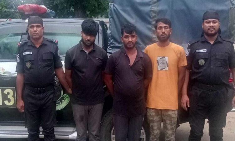 গোবিন্দগঞ্জে ৩০ কেজি গাঁজাসহ গ্রেফতার ৩