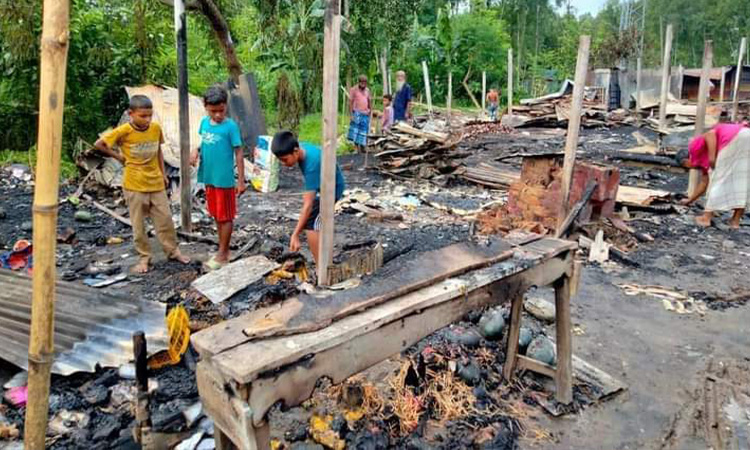 গোবিন্দগঞ্জে ভয়াবহ অগ্নিকাণ্ডে ব্যাপক ক্ষয়ক্ষতি