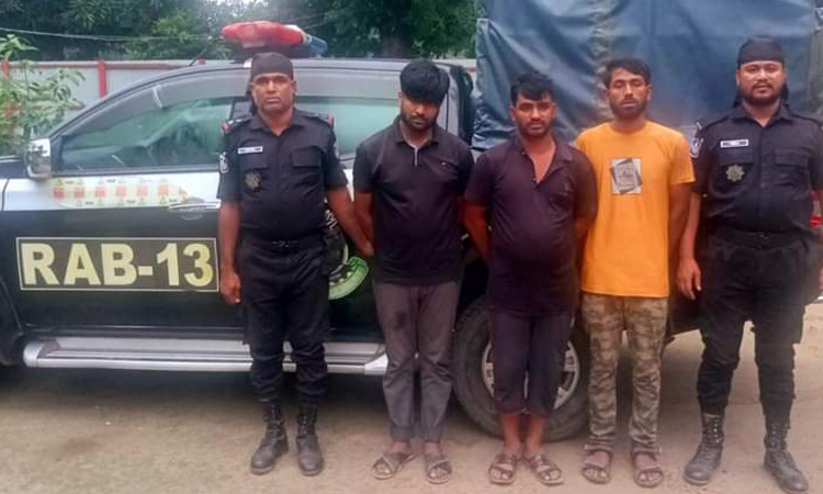 গোবিন্দগঞ্জে ৩০ কেজি গাঁজাসহ ৩ মাদককারবারি গ্রেফতার