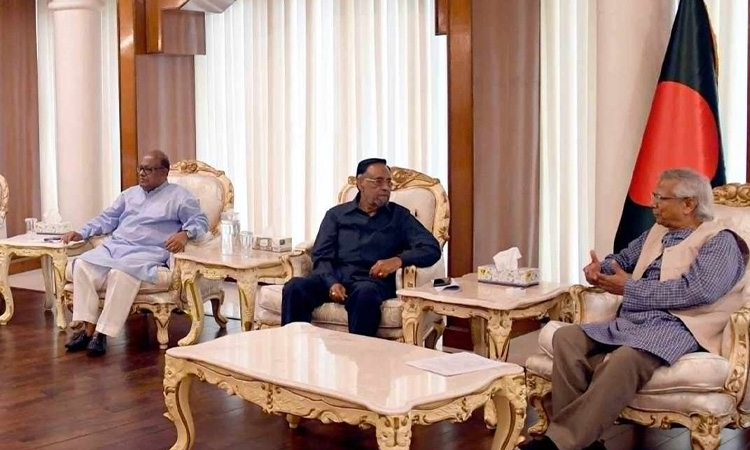 অন্তর্বর্তী সরকারের রূপরেখা নিয়ে আলোচনা করেছেন প্রধান উপদেষ্টা